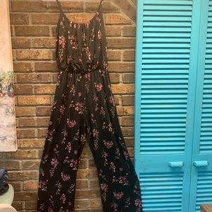 Kaileigh floral jumpsuit, women’s size medium.